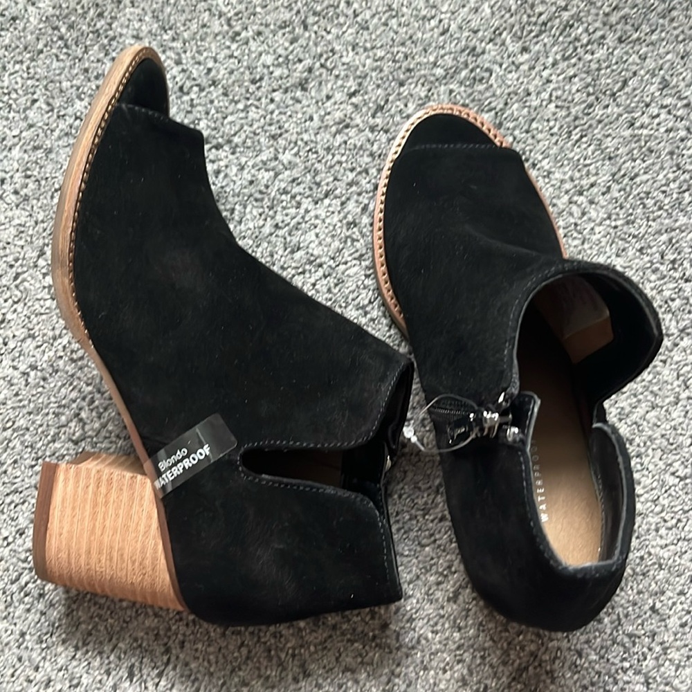Brand new never worn waterproof black Blondo open toed booties